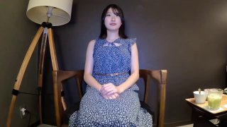 重金约外围 19岁嫩妹子，神似网红痞幼，倒立口交，抱起狂插，今夜被插爽